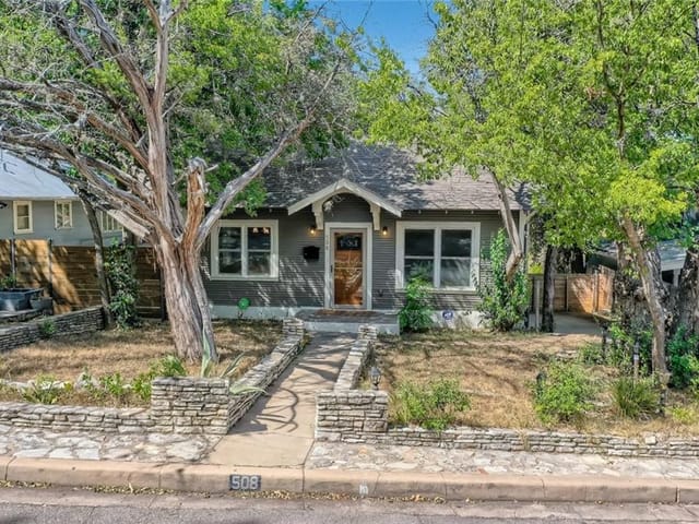 508 Lockhart DR