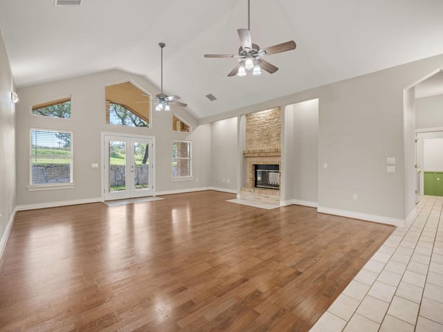 509 Meadow Oaks DR