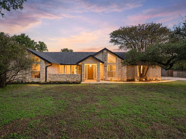 509 W Esparada DR