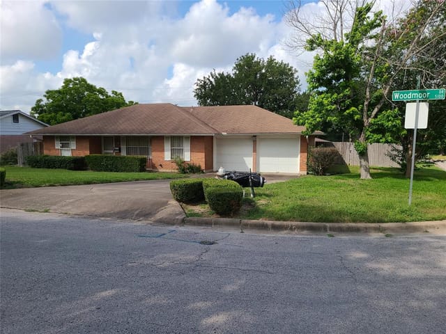 5101 Woodmoor Dr