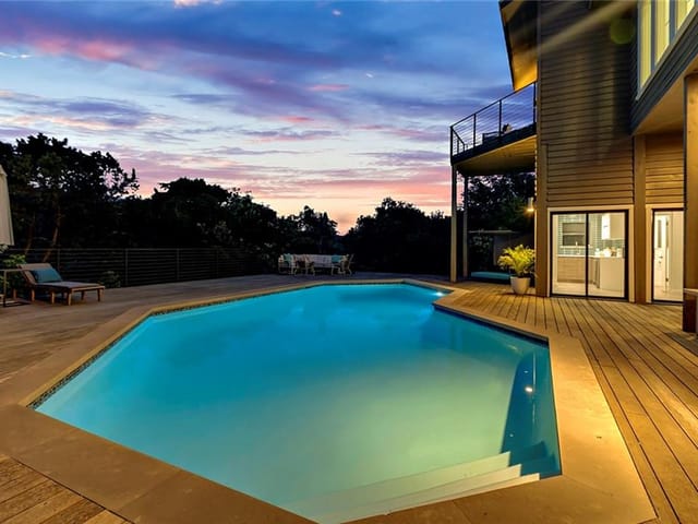 5102 Lucas Ln
