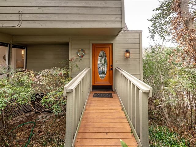 5105 Beverly Hills Dr