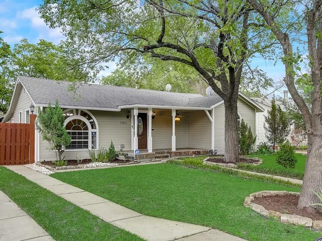 5105 Valley Oak Dr