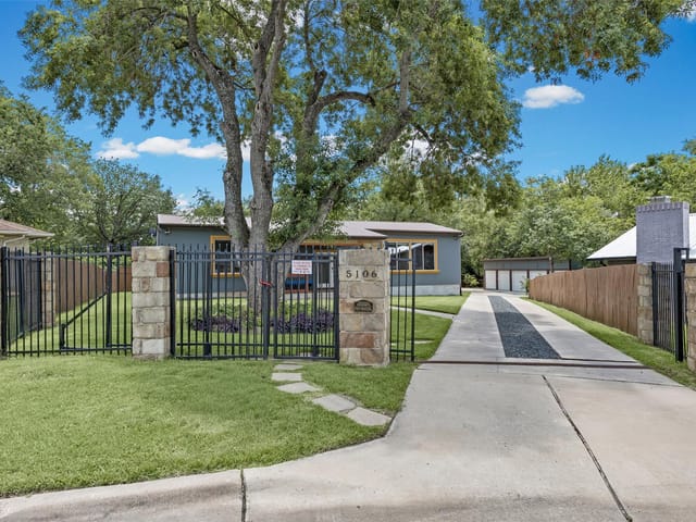 5106 Spruce CV