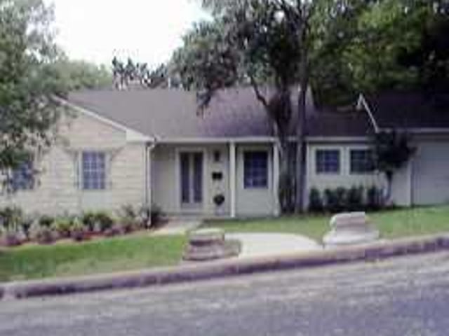 5109 CRESTWAY DR
