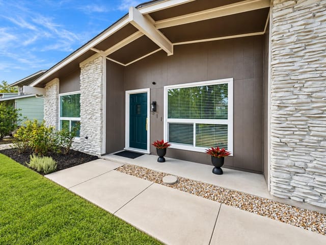 511 Arbor LN