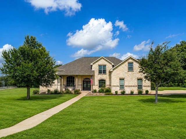 511 Broken Lance DR