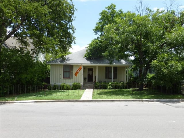 511 Hearn ST