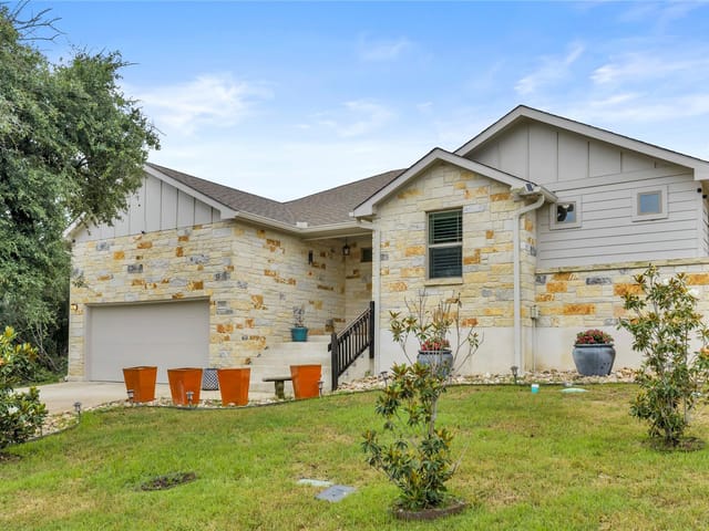 511 Taylor DR