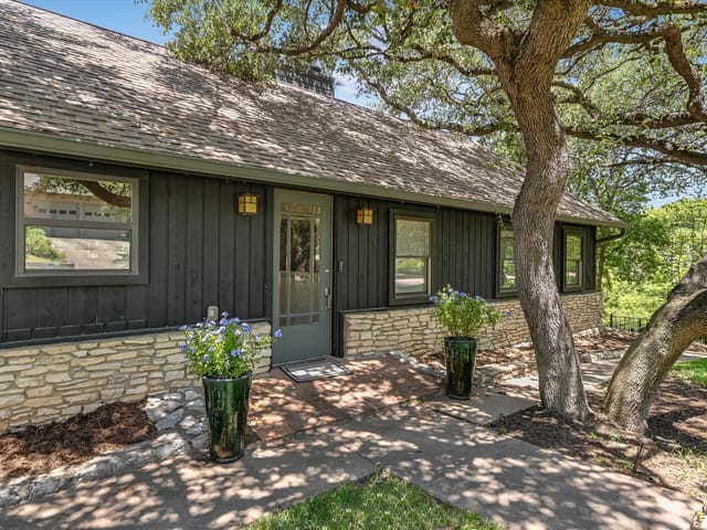 5110 Lucas LN