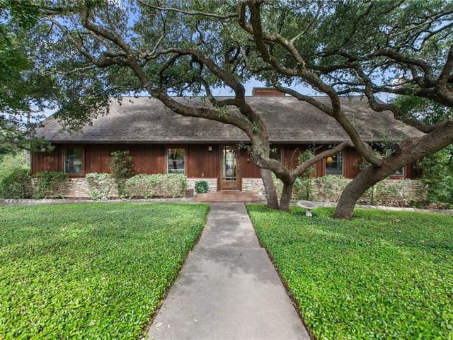 5110 Lucas Ln