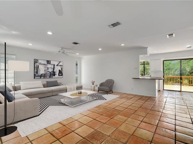 5111 Kings Hwy