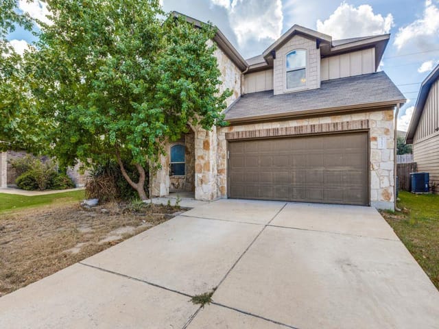 512 Eagle Brook LN