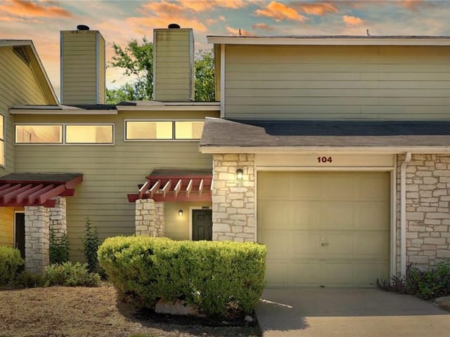 512 Eberhart Ln Unit #104