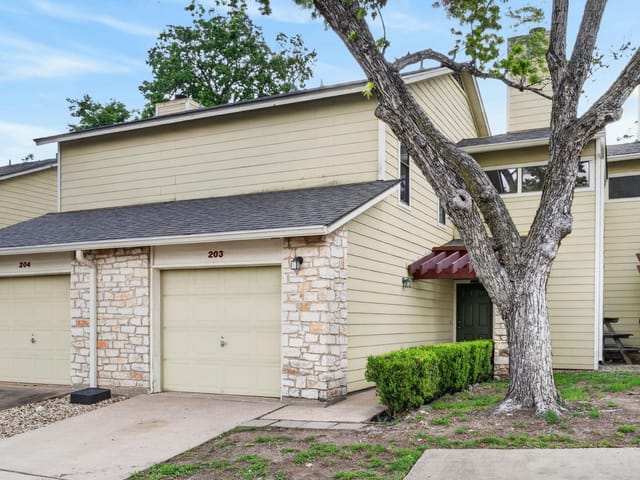 512 Eberhart Ln Unit #203