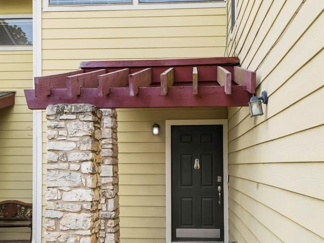512 Eberhart Ln Unit #204