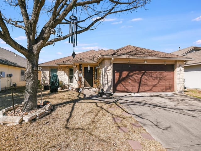 512 Red Tails Dr