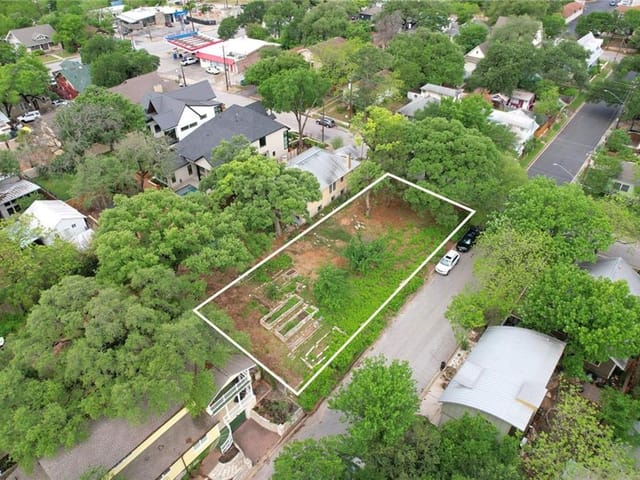 513 Deep Eddy Ave