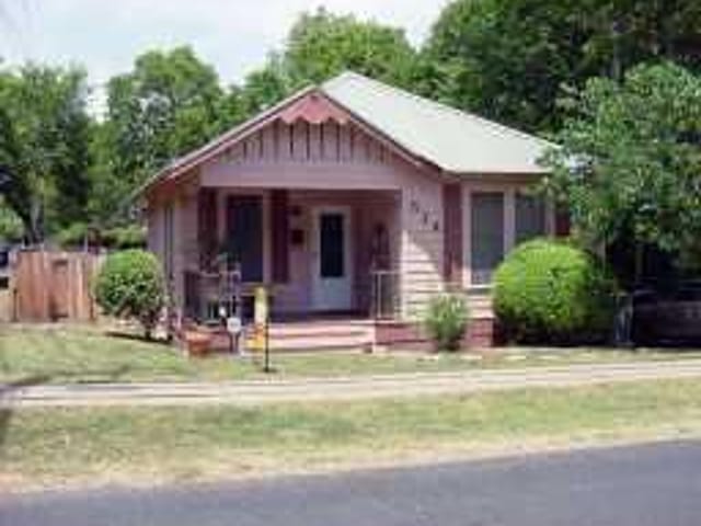 514 E LIVE OAK ST