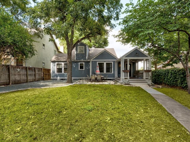 514 Sunny LN
