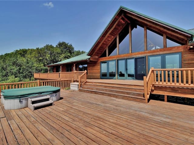 5140 Lakeside DR