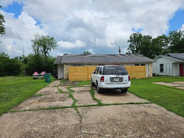 516 Lenora Dr