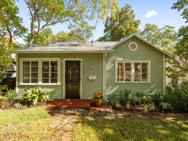 516 Lockhart Dr
