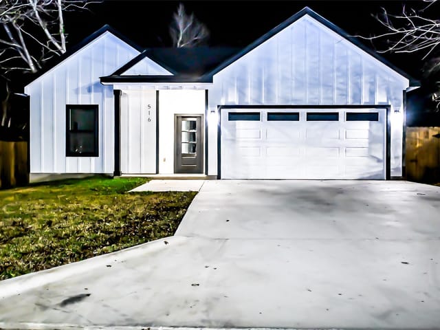 516 N Hackberry Ave
