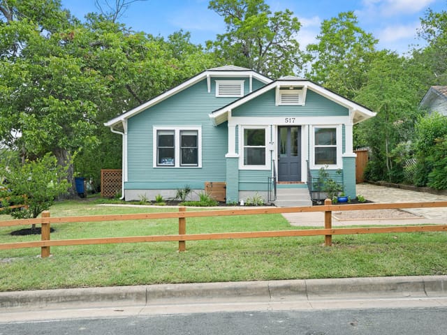 517 E 38th 1/2 ST