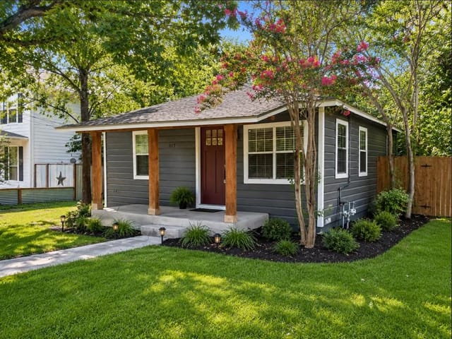 517 W Martin Luther King DR