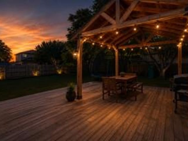 518 BANDERA CIR