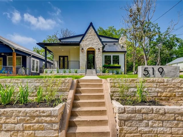 519 E Live Oak St