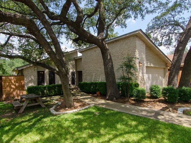 5200 Doe Valley Ln