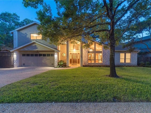 5201 Backtrail Dr