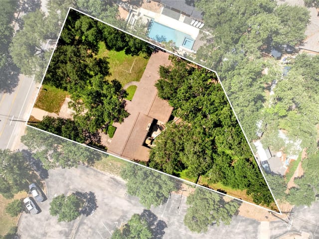 5202 Balcones DR