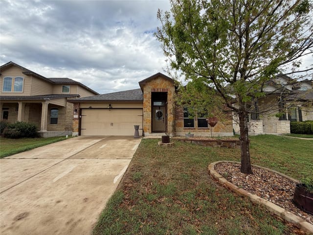 5202 Dauphin Dr