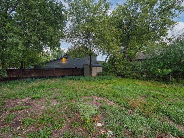 5203 Balcones Dr
