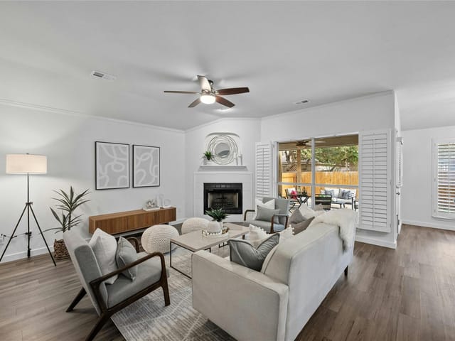 5204 Bluestar Dr