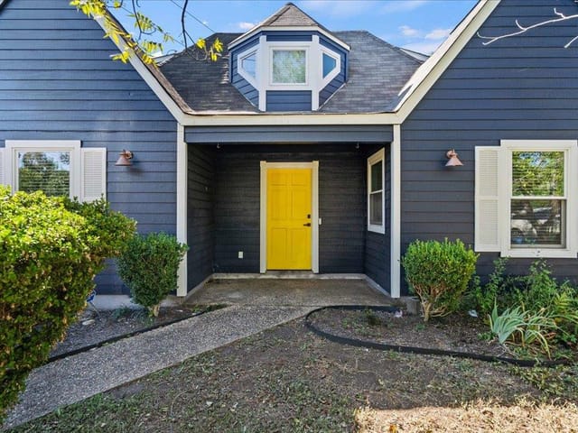 5205 Calais CT