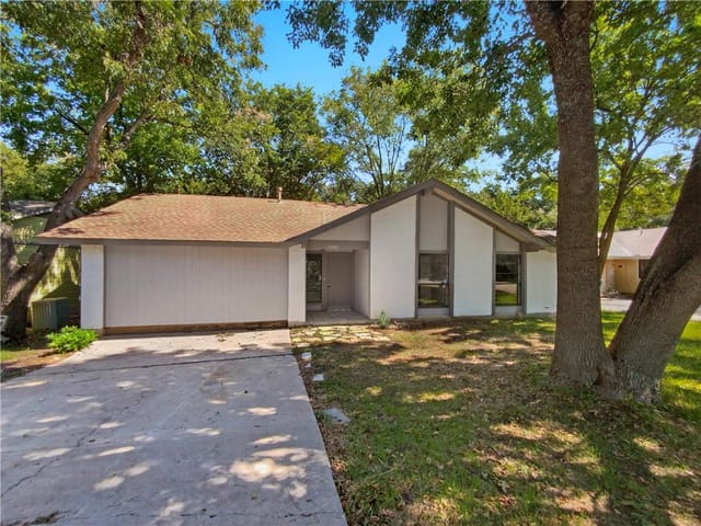 5205 Hedgewood Dr