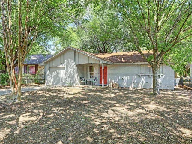 5205 Village Path