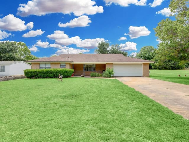 5206 N Imperial Dr