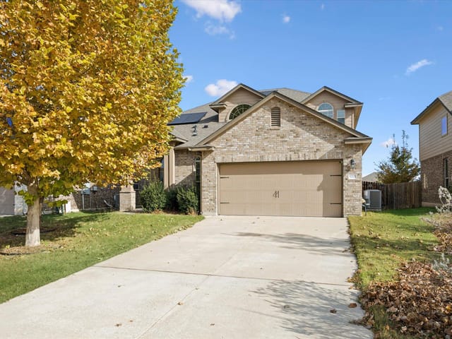 5215 Fenton LN
