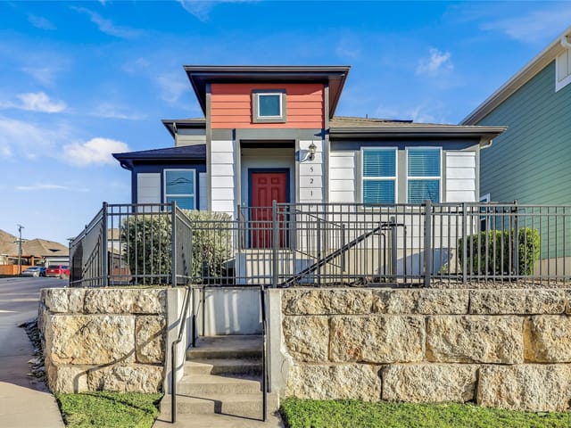 5216 Golden Canary LN
