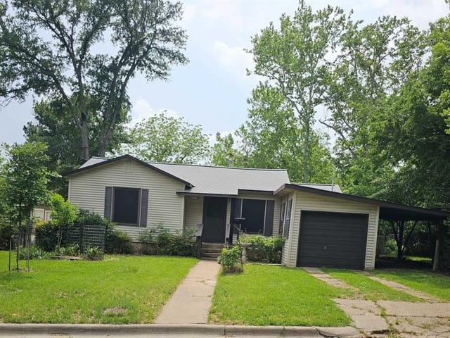 5218 N Valley Oak Dr