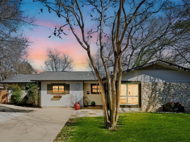 5219 Kings Hwy