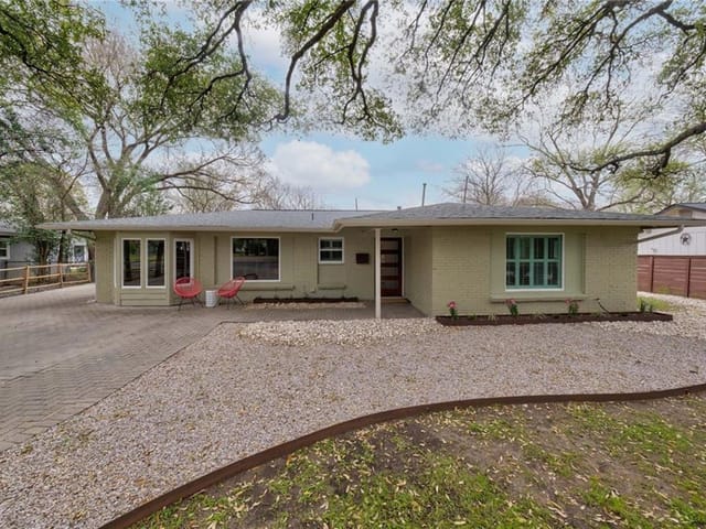 5221 Kings Hwy