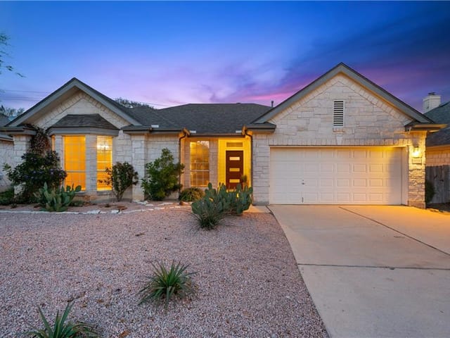 5228 Moon Shadow Dr