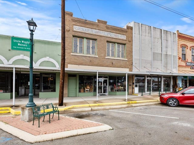 523 E Davis ST Unit #523