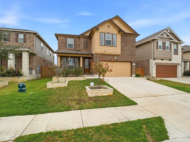 525 Ayinger LN